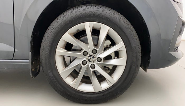 2022 Skoda SLAVIA AMBITION 1.0L TSI MT, Petrol, Manual, 7,759 km, Right Front Wheel