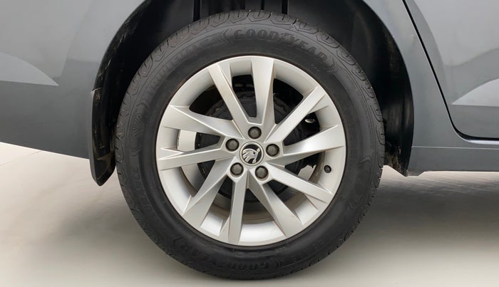 2022 Skoda SLAVIA AMBITION 1.0L TSI MT, Petrol, Manual, 7,759 km, Right Rear Wheel