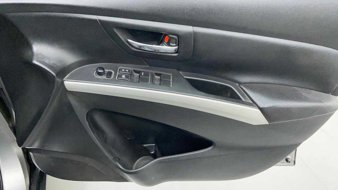 2016 Maruti S Cross ALPHA 1.6, Diesel, Manual, 1,18,540 km, Driver Side Door Panels Control
