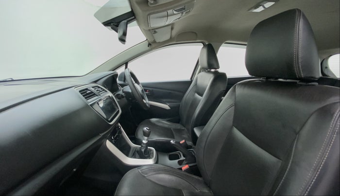 2016 Maruti S Cross ALPHA 1.6, Diesel, Manual, 1,18,540 km, Right Side Front Door Cabin