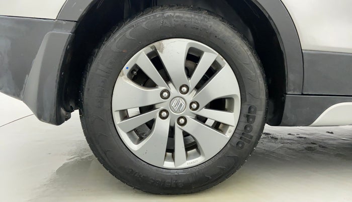 2016 Maruti S Cross ALPHA 1.6, Diesel, Manual, 1,18,540 km, Right Rear Wheel