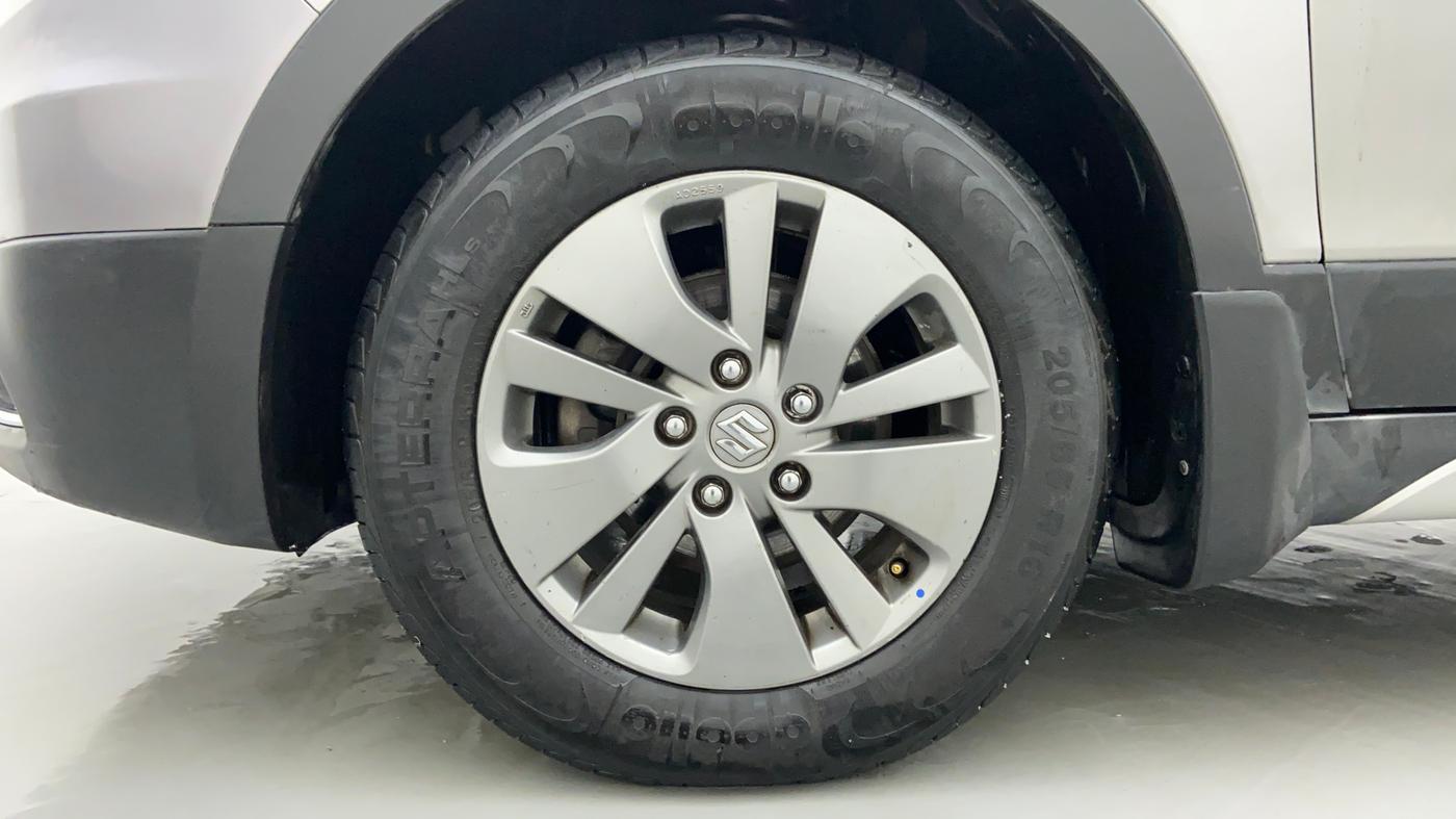 2016 Maruti S Cross ALPHA 1.6, Diesel, Manual, 1,18,540 km, Left Front Wheel