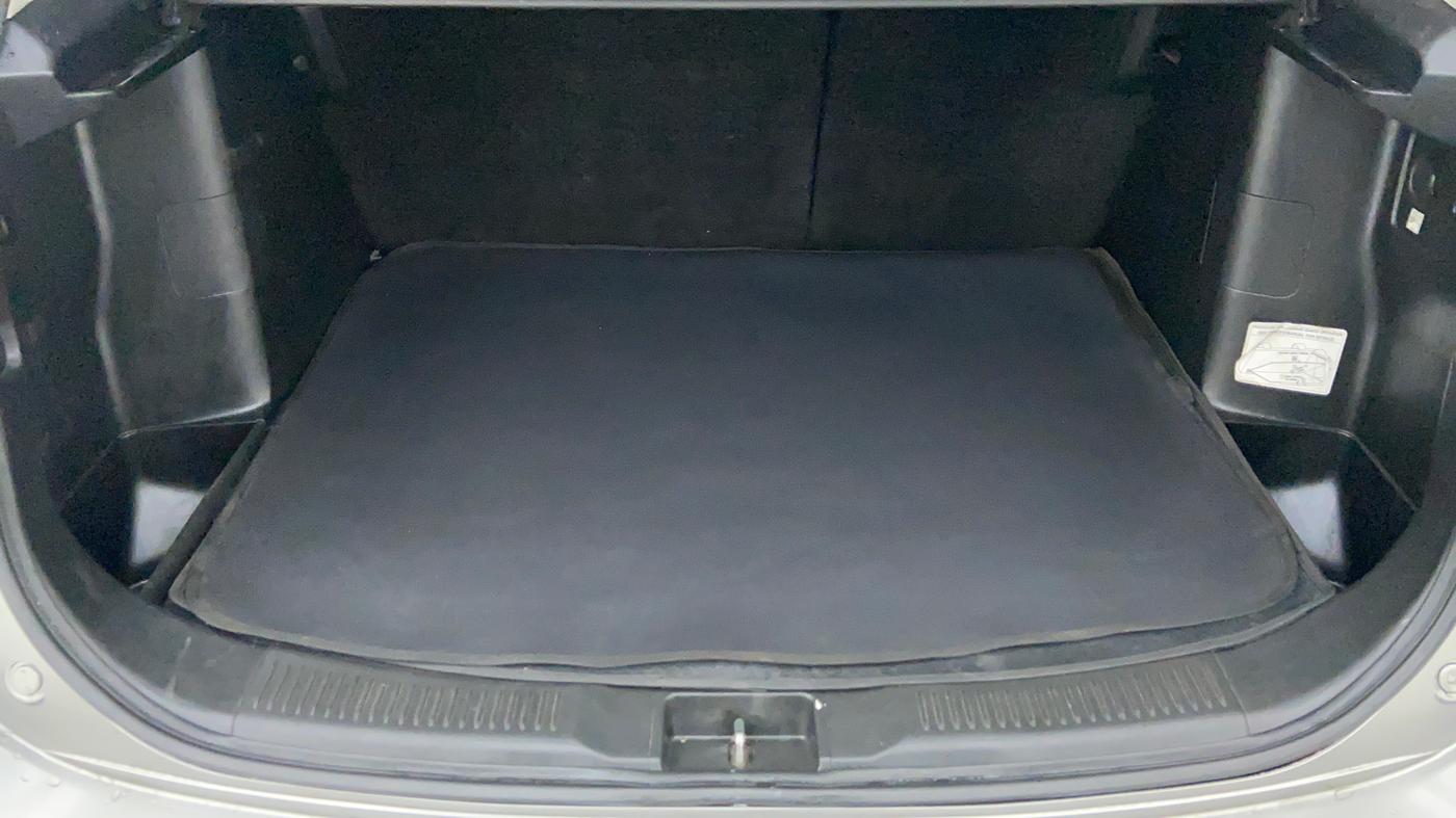 2016 Maruti S Cross ALPHA 1.6, Diesel, Manual, 1,18,540 km, Boot Inside