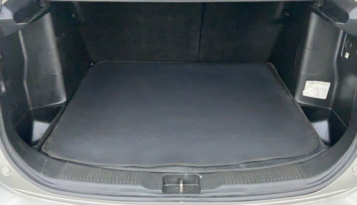 2016 Maruti S Cross ALPHA 1.6, Diesel, Manual, 1,18,540 km, Boot Inside