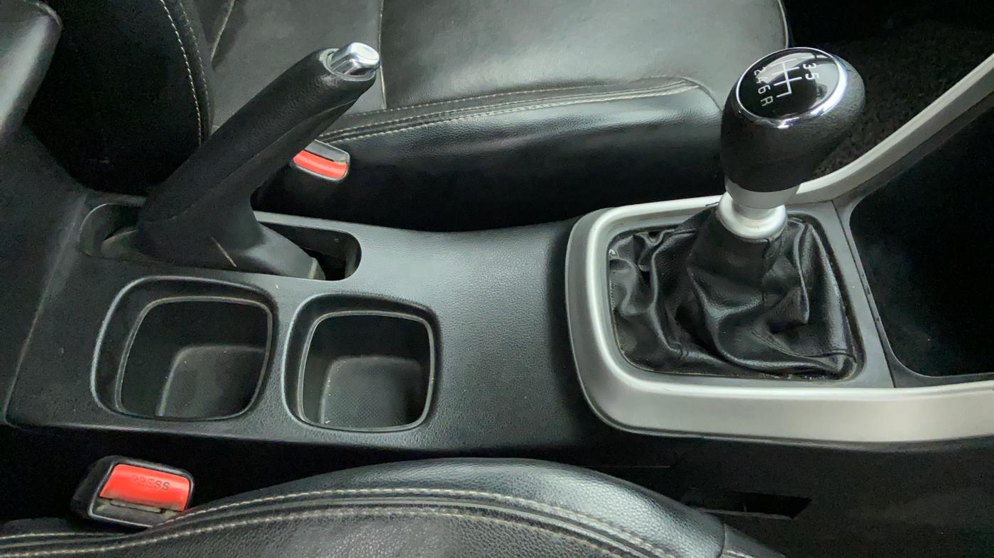2016 Maruti S Cross ALPHA 1.6, Diesel, Manual, 1,18,540 km, Gear Lever