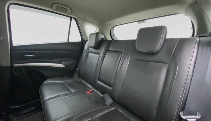 2016 Maruti S Cross ALPHA 1.6, Diesel, Manual, 1,18,540 km, Right Side Rear Door Cabin