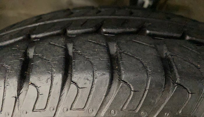 2013 Maruti Wagon R 1.0 LXI, Petrol, Manual, 22,355 km, Left Front Tyre Tread