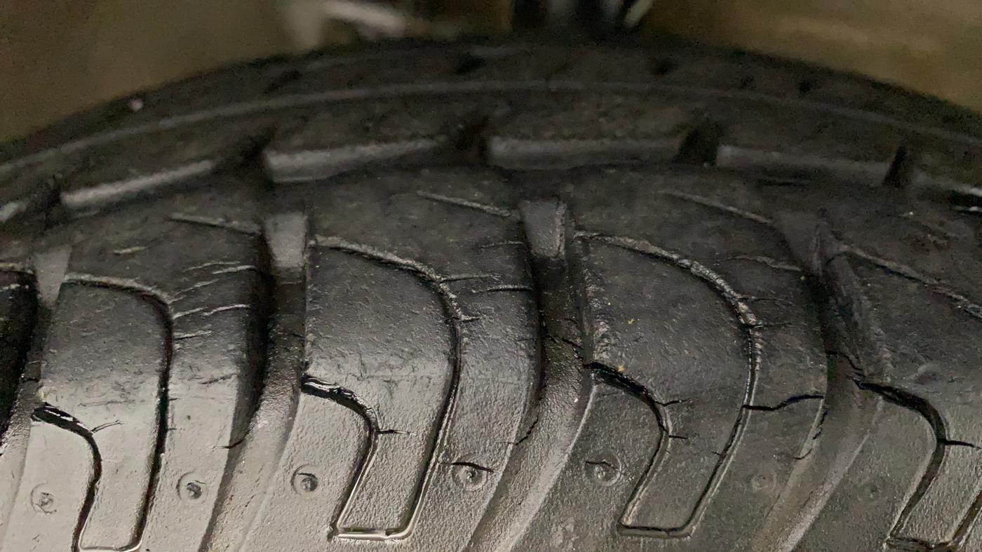 2013 Maruti Wagon R 1.0 LXI, Petrol, Manual, 22,355 km, Right Front Tyre Tread