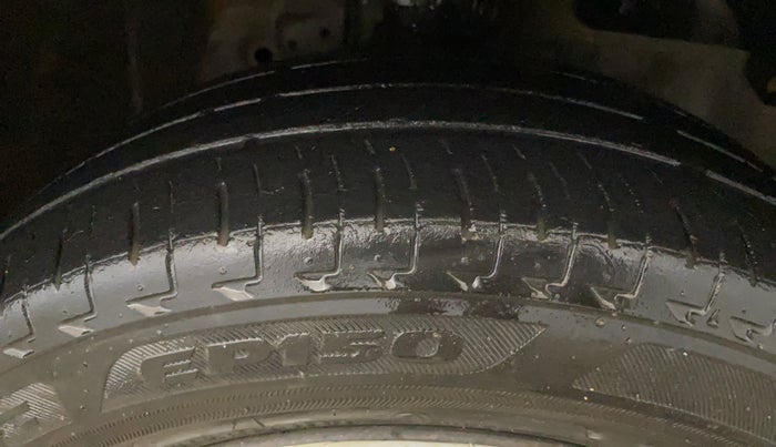 2015 Honda Brio S MT, Petrol, Manual, 35,394 km, Right Front Tyre Tread