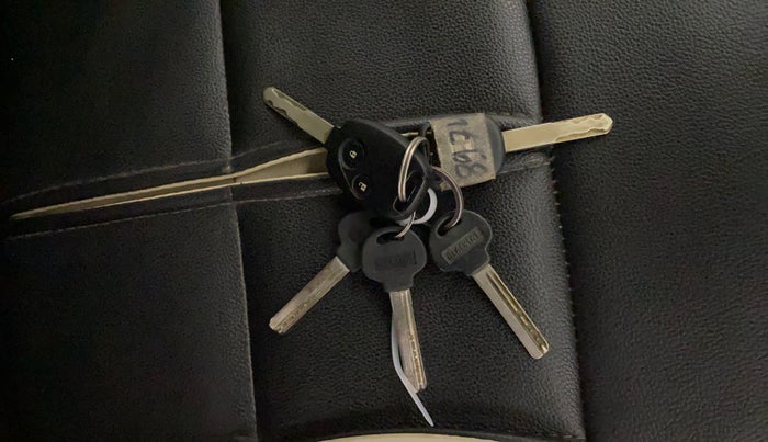 2015 Honda Brio S MT, Petrol, Manual, 35,394 km, Key Close Up