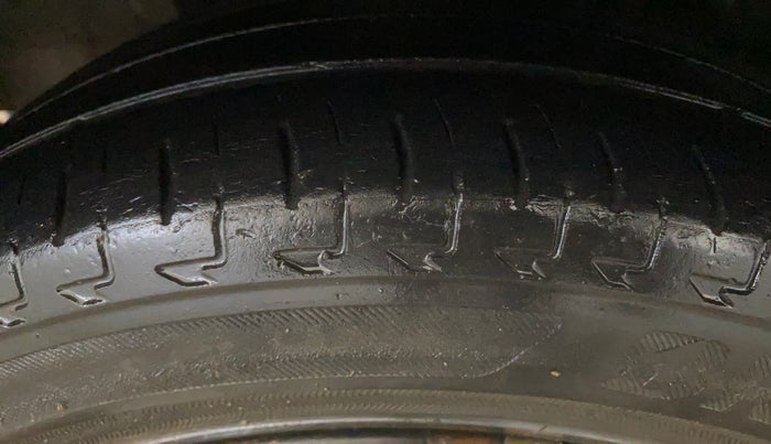 2015 Honda Brio S MT, Petrol, Manual, 35,394 km, Right Rear Tyre Tread