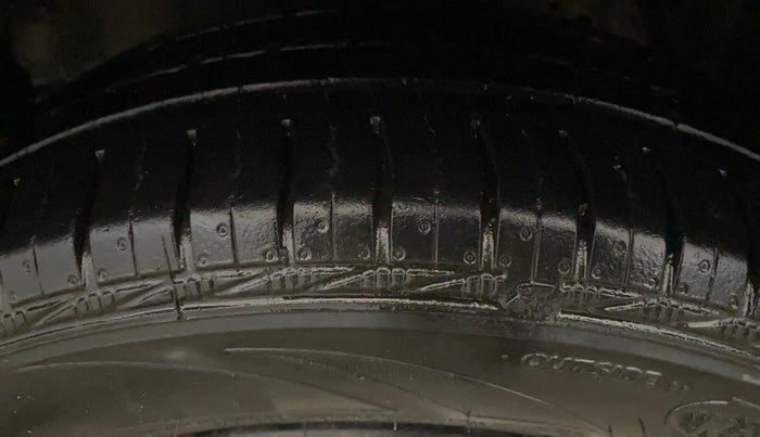 2015 Honda Brio S MT, Petrol, Manual, 35,394 km, Left Front Tyre Tread