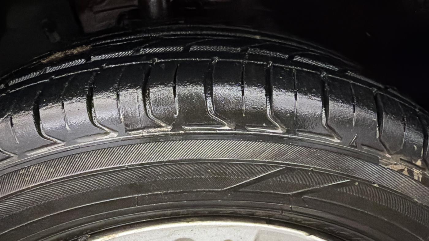 2015 Honda Amaze 1.2L I-VTEC S, Petrol, Manual, 45,728 km, Left Front Tyre Tread