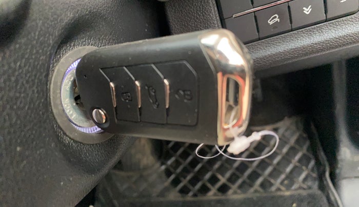 2022 Mahindra XUV700 AX 5 D AT 5 STR, Diesel, Automatic, 31,102 km, Keyless Start/ Stop Button