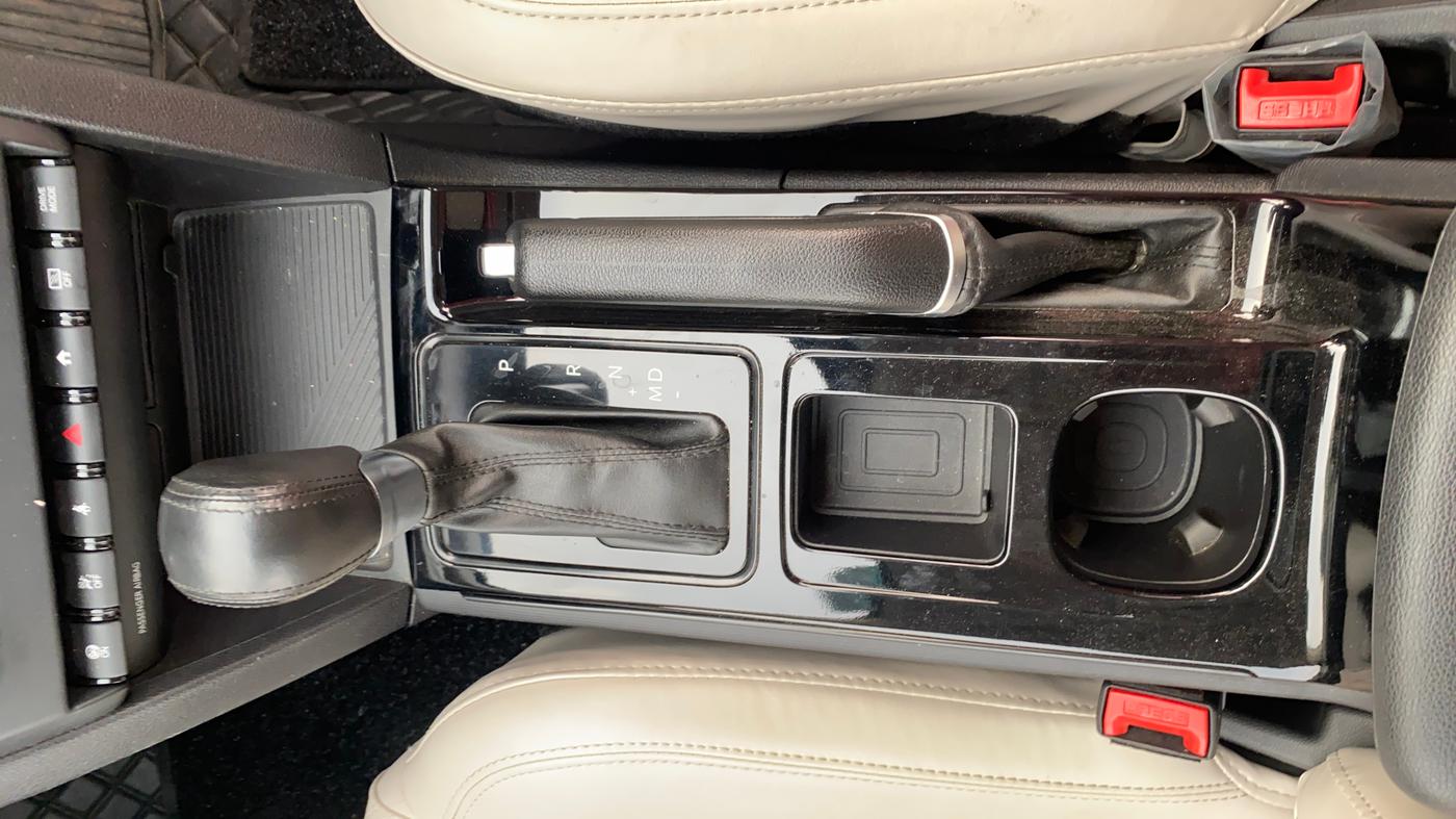 2022 Mahindra XUV700 AX 5 D AT 5 STR, Diesel, Automatic, 31,102 km, Gear Lever