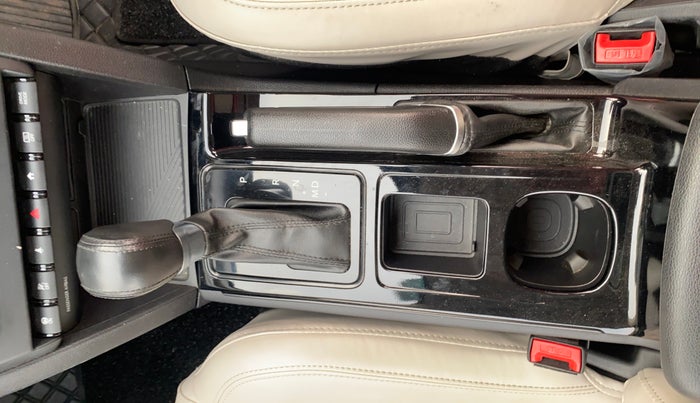 2022 Mahindra XUV700 AX 5 D AT 5 STR, Diesel, Automatic, 31,102 km, Gear Lever