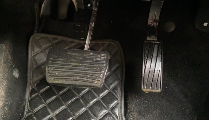2022 Mahindra XUV700 AX 5 D AT 5 STR, Diesel, Automatic, 31,102 km, Pedals