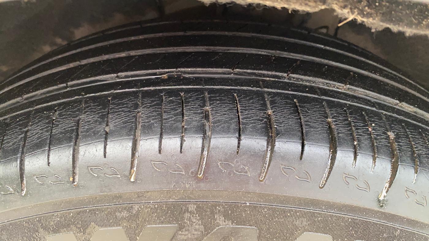 2022 Mahindra XUV700 AX 5 D AT 5 STR, Diesel, Automatic, 31,102 km, Left Front Tyre Tread