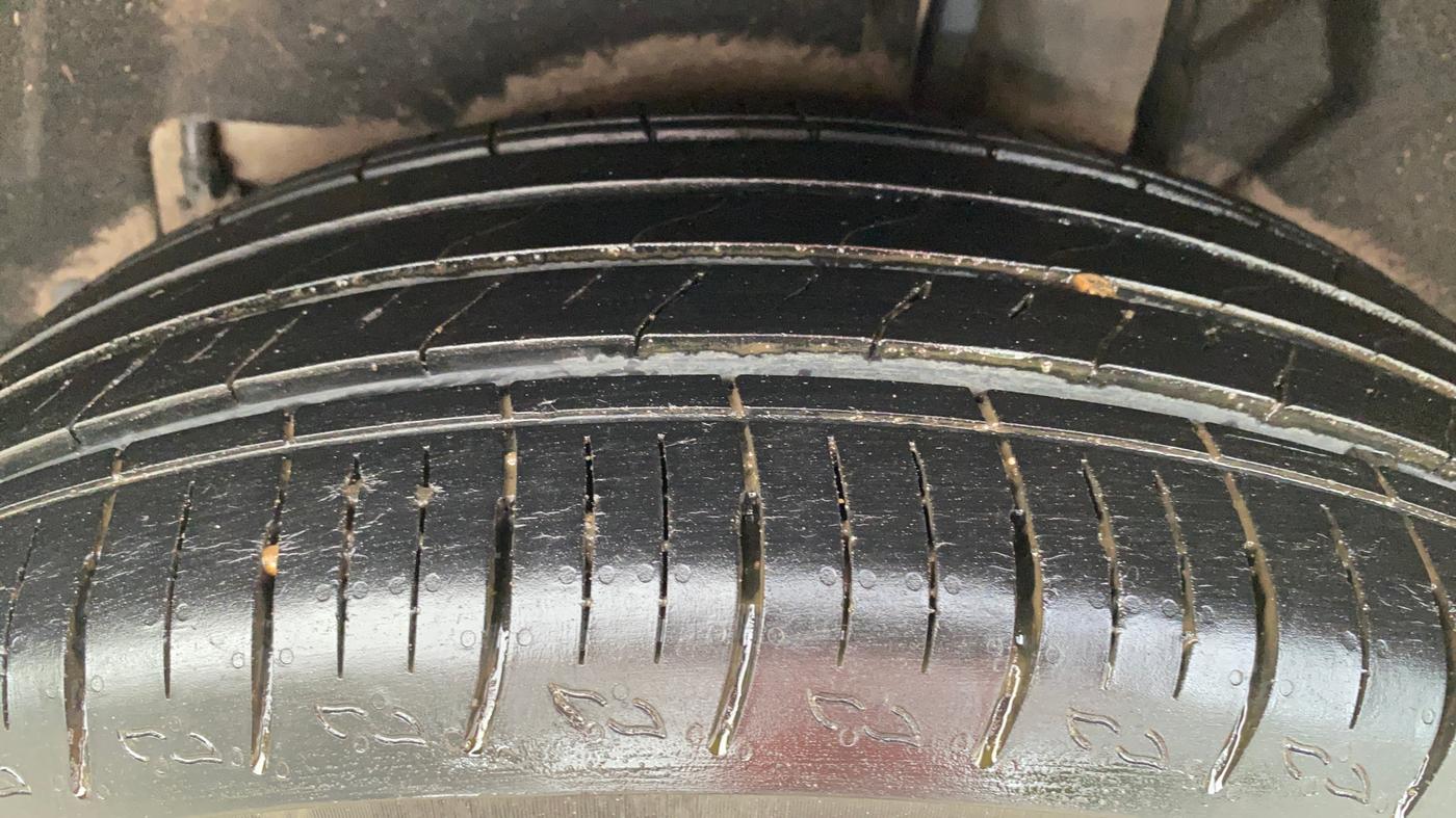 2022 Mahindra XUV700 AX 5 D AT 5 STR, Diesel, Automatic, 31,102 km, Left Rear Tyre Tread