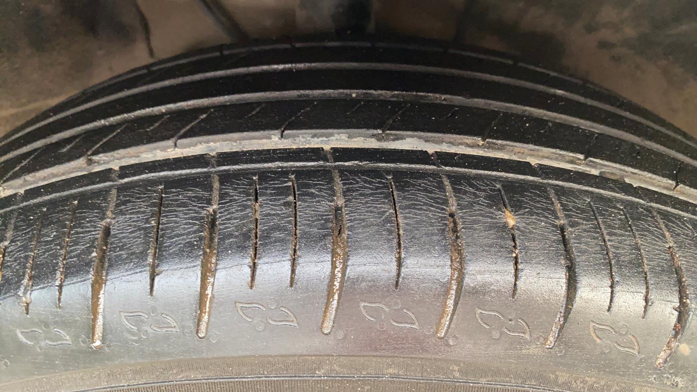 2022 Mahindra XUV700 AX 5 D AT 5 STR, Diesel, Automatic, 31,102 km, Right Front Tyre Tread