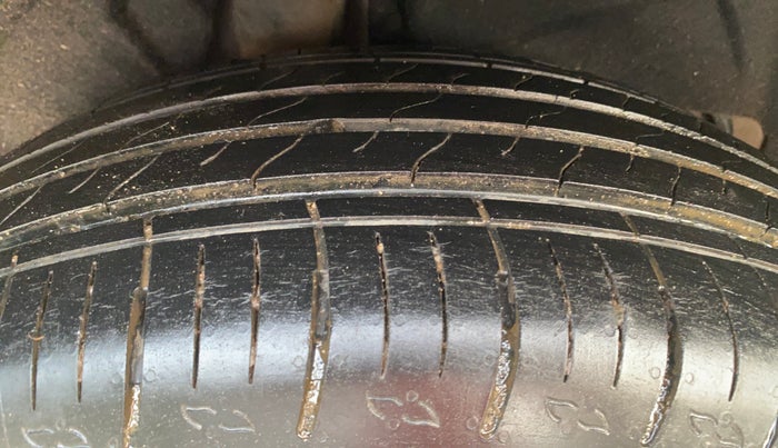 2022 Mahindra XUV700 AX 5 D AT 5 STR, Diesel, Automatic, 31,102 km, Right Rear Tyre Tread