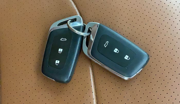 2021 MG HECTOR PLUS SHARP 1.5 PETROL TURBO HYBRID MT 6-STR, Petrol, Manual, 83,498 km, Key Close Up