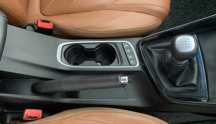 2021 MG HECTOR PLUS SHARP 1.5 PETROL TURBO HYBRID MT 6-STR, Petrol, Manual, 83,498 km, Gear Lever