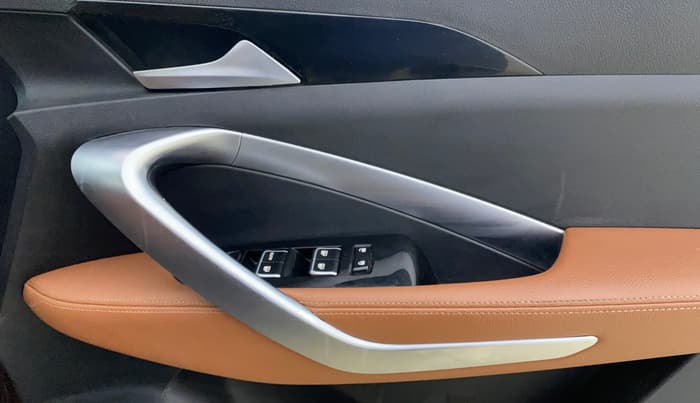 2021 MG HECTOR PLUS SHARP 1.5 PETROL TURBO HYBRID MT 6-STR, Petrol, Manual, 83,498 km, Driver Side Door Panels Control