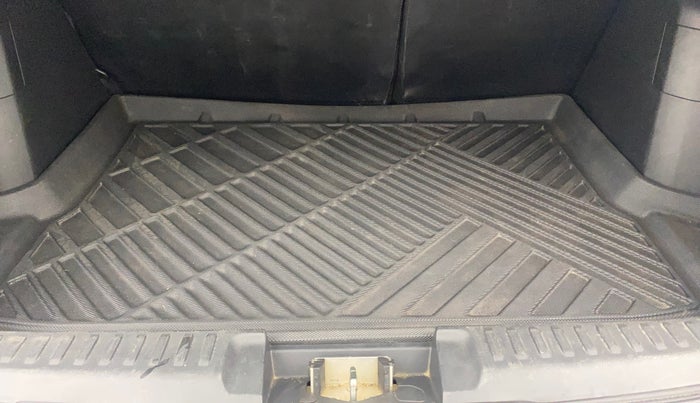 2021 Toyota URBAN CRUISER PREMIUM GRADE AT, Petrol, Automatic, 83,669 km, Boot Inside