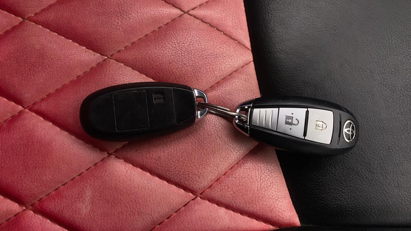 2021 Toyota URBAN CRUISER PREMIUM GRADE AT, Petrol, Automatic, 83,669 km, Key Close Up