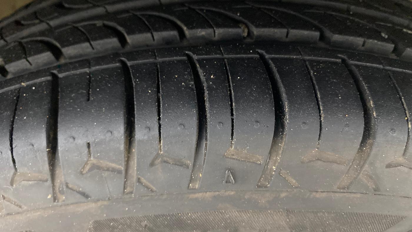 2013 Honda Brio VX AT, Petrol, Automatic, 67,479 km, Right Front Tyre Tread