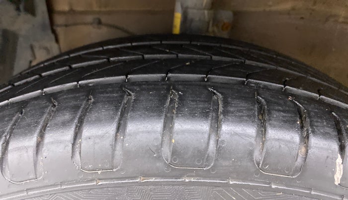 2014 Maruti Ertiga ZXI, Petrol, Manual, 78,248 km, Left Front Tyre Tread