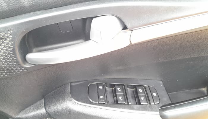2020 KIA SELTOS HTE 1.5 DIESEL, Diesel, Manual, 1,08,814 km, Driver Side Door Panels Control