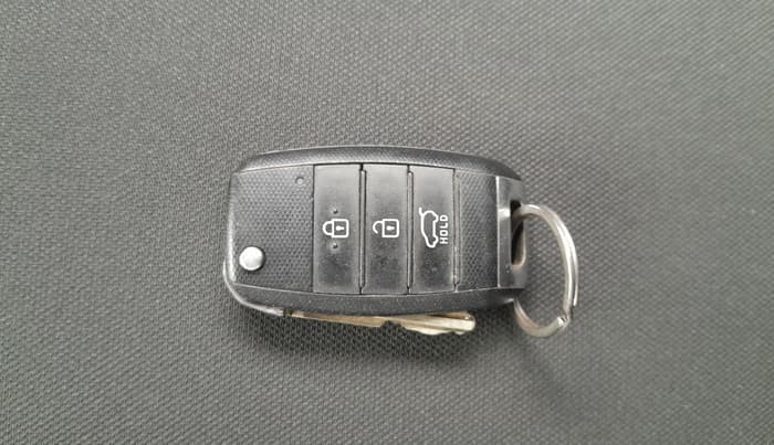 2020 KIA SELTOS HTE 1.5 DIESEL, Diesel, Manual, 1,08,814 km, Key Close Up