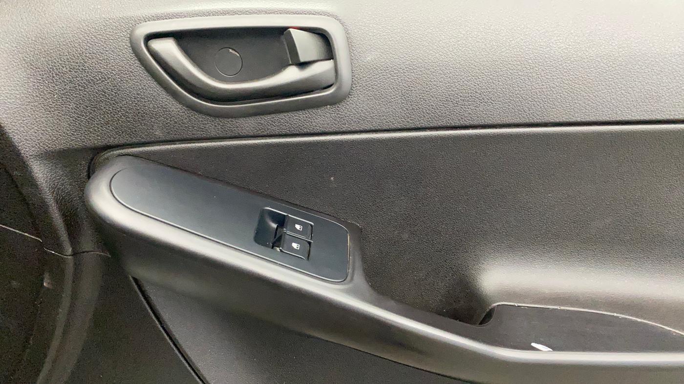 2017 Tata Zest XE PETROL, CNG, Manual, 70,123 km, Driver Side Door Panels Control