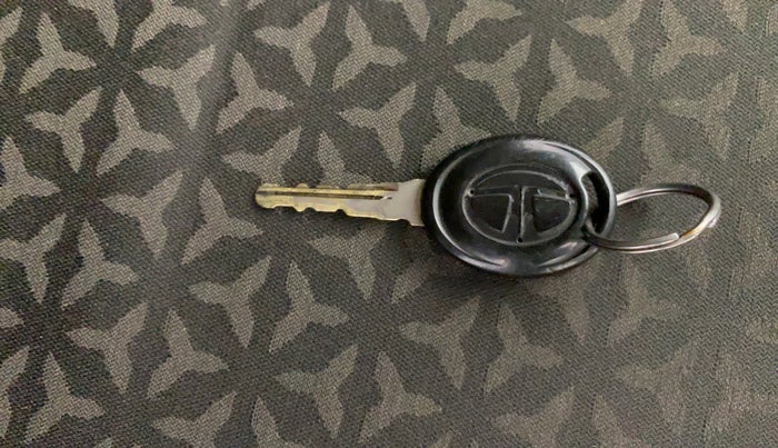 2017 Tata Zest XE PETROL, Petrol, Manual, 70,061 km, Key Close Up