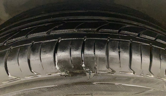 2016 Maruti Celerio VXI AMT, Petrol, Automatic, 59,678 km, Left Front Tyre Tread