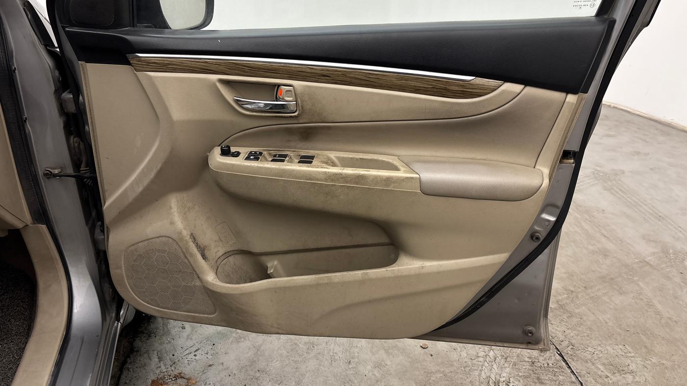 2018 Maruti Ciaz ALPHA 1.5 SHVS PETROL, Petrol, Manual, 1,23,069 km, Driver Side Door Panels Control