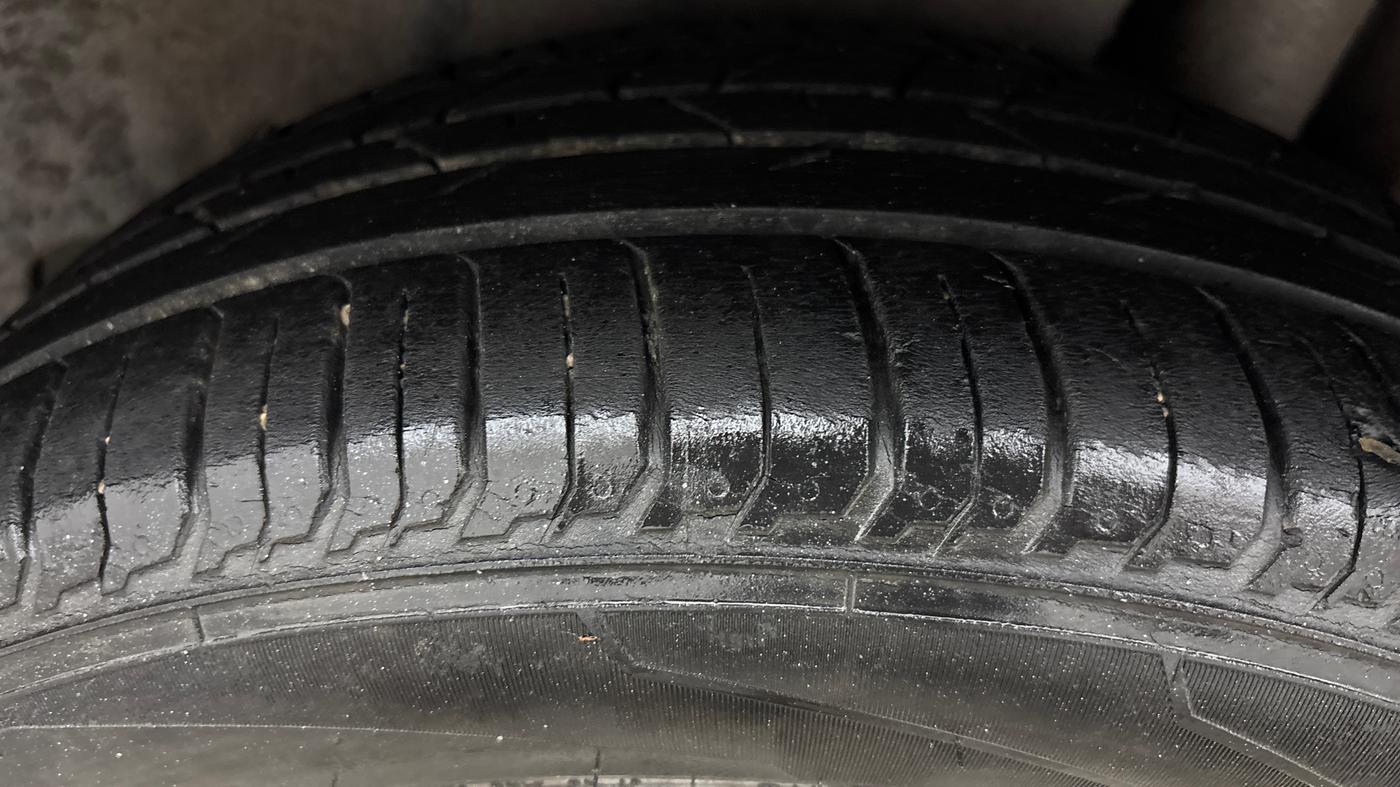 2018 Maruti Ciaz ALPHA 1.5 SHVS PETROL, Petrol, Manual, 1,23,069 km, Left Rear Tyre Tread