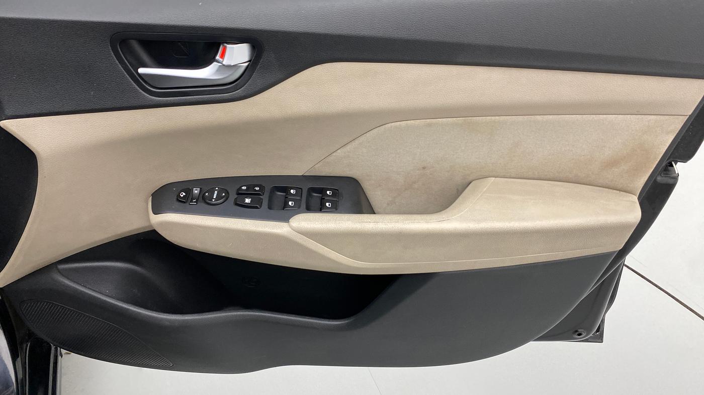 2018 Hyundai Verna 1.6 CRDI SX + AT, Diesel, Automatic, 69,631 km, Driver Side Door Panels Control