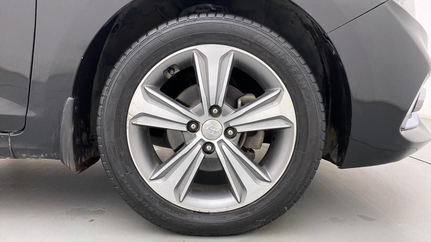 2018 Hyundai Verna 1.6 CRDI SX + AT, Diesel, Automatic, 69,631 km, Right Front Wheel