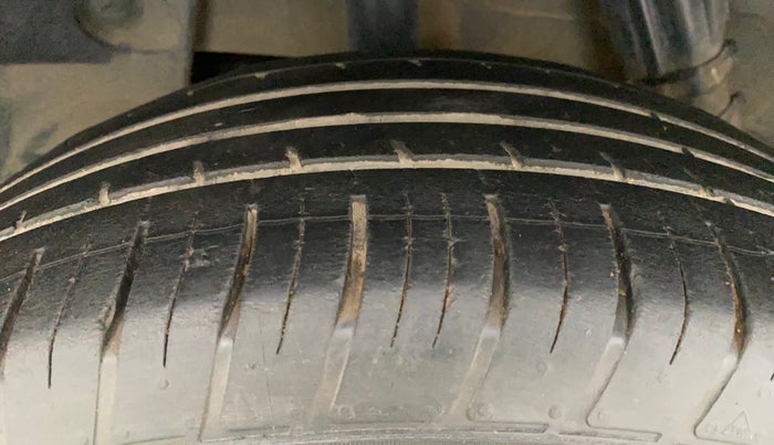 2019 Renault Duster 110 PS RXZ 4X2 AMT DIESEL, Diesel, Automatic, 69,084 km, Right Rear Tyre Tread