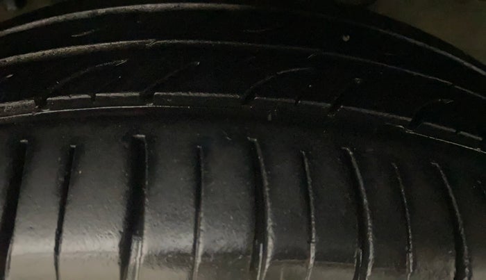 2013 Honda City 1.5L I-VTEC V MT, Petrol, Manual, 1,01,378 km, Right Front Tyre Tread