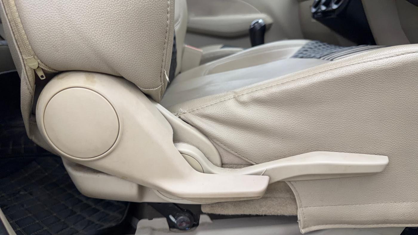 2019 Maruti Dzire VXI, Petrol, Manual, 27,585 km, Driver Side Adjustment Panel