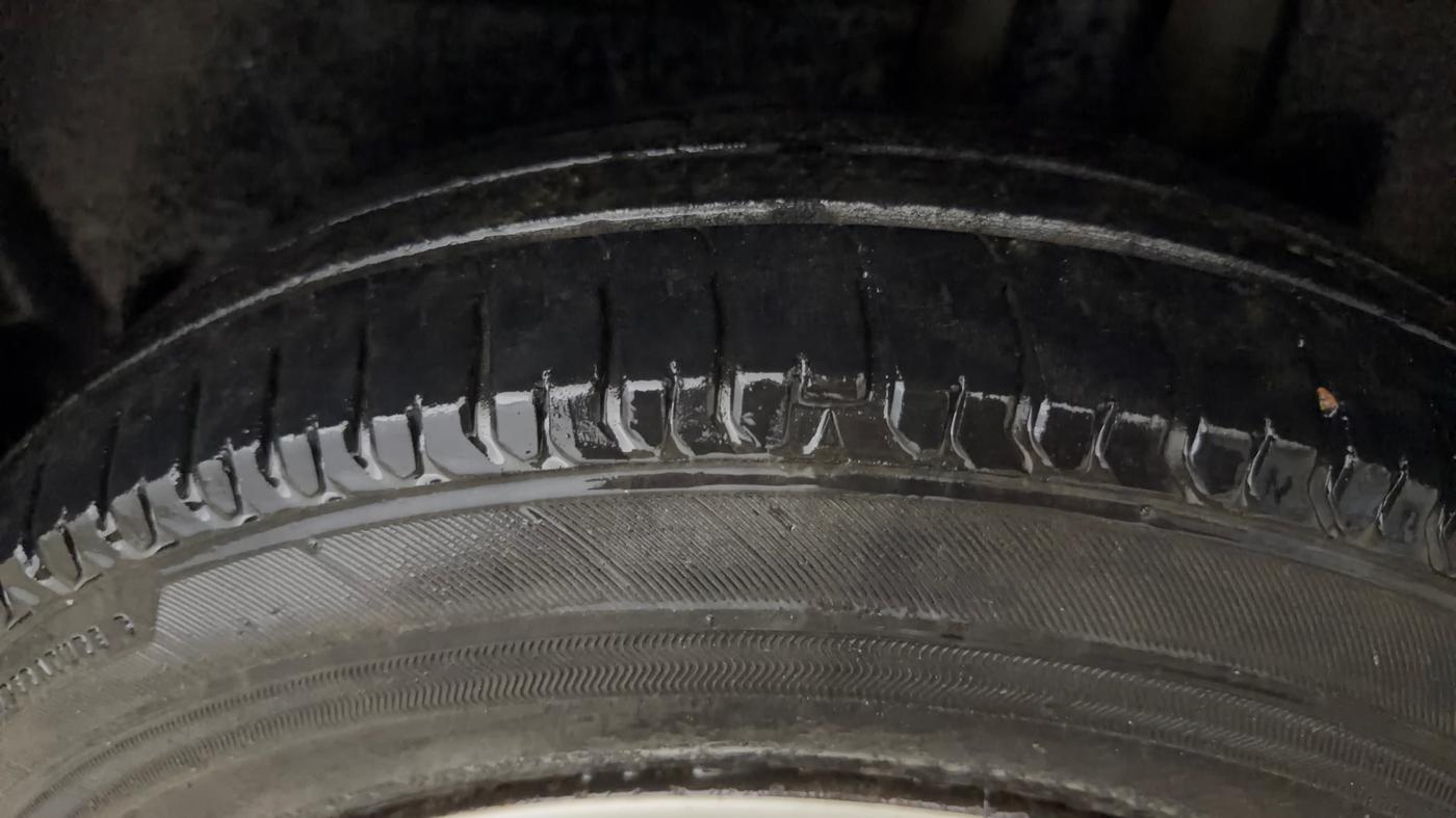 2019 Maruti Dzire VXI, Petrol, Manual, 27,585 km, Left Rear Tyre Tread