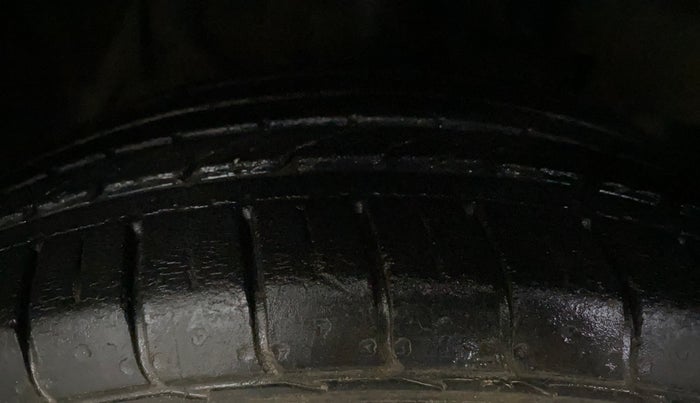 2018 Tata NEXON XM PETROL, Petrol, Manual, 29,037 km, Right Front Tyre Tread