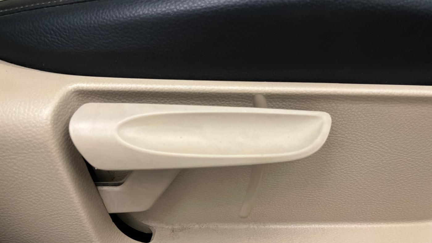 2014 Volkswagen Polo HIGHLINE1.2L, Petrol, Manual, 24,400 km, Driver Side Adjustment Panel