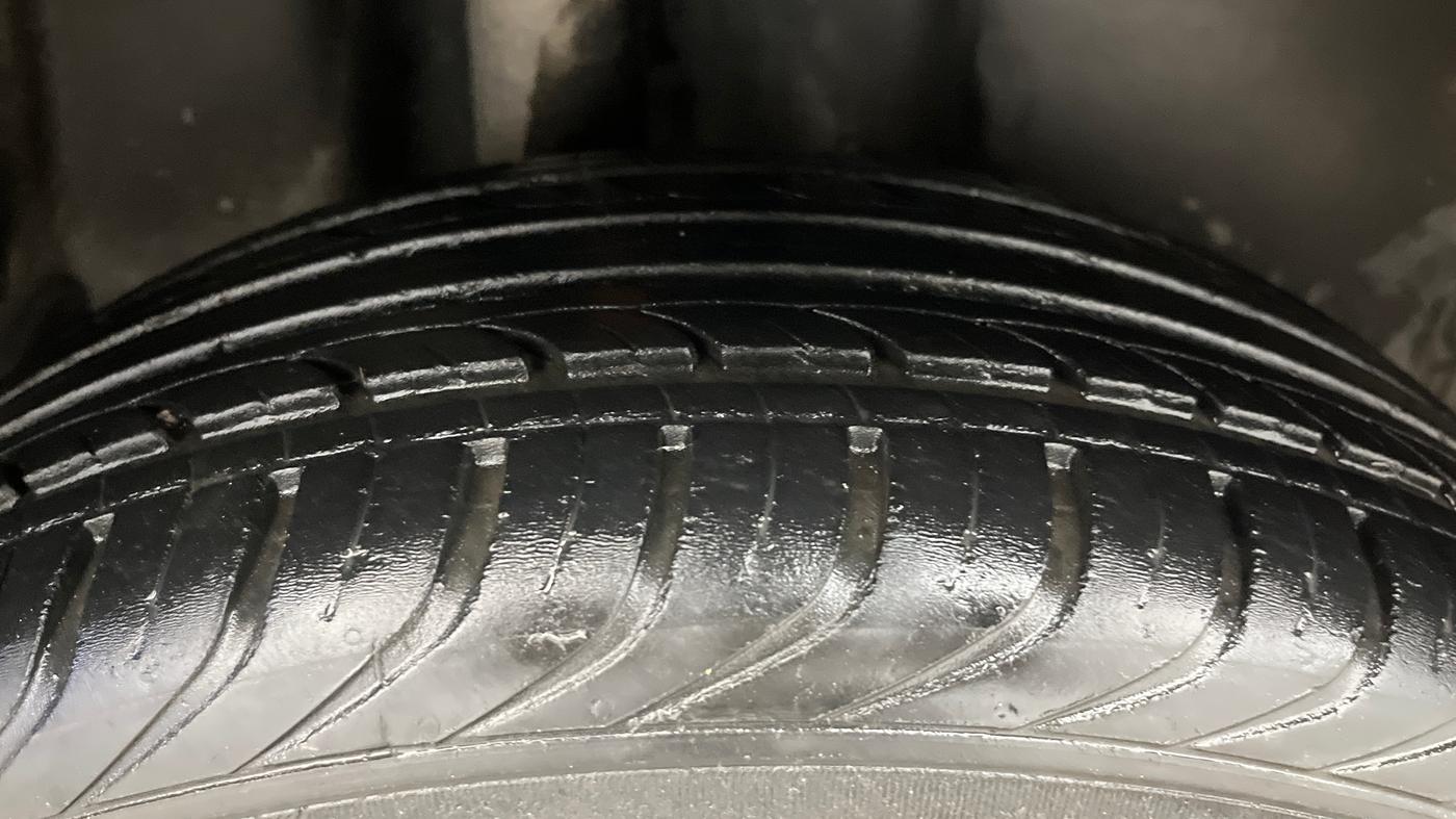 2014 Volkswagen Polo HIGHLINE1.2L, Petrol, Manual, 24,400 km, Right Rear Tyre Tread