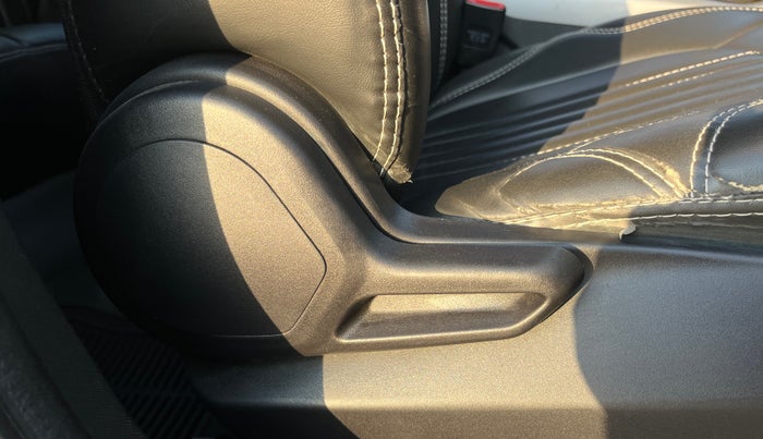 2022 Tata NEXON XM PLUS SUNROOF PETROL, Petrol, Manual, 59,792 km, Driver Side Adjustment Panel