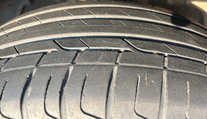 2022 Tata NEXON XM PLUS SUNROOF PETROL, Petrol, Manual, 59,792 km, Right Rear Tyre Tread